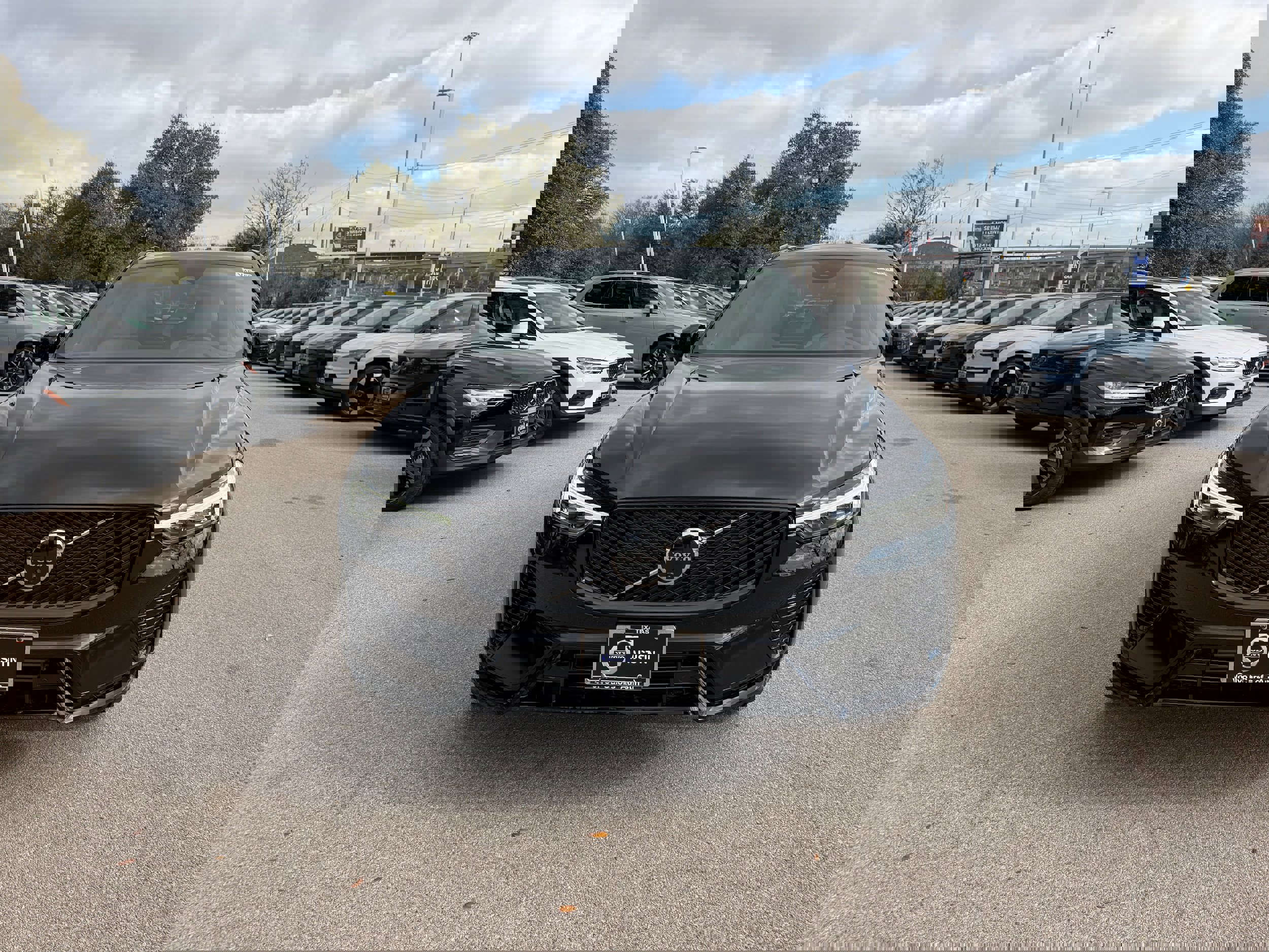 New 2026 Volvo XC60 T8 Plus w/ Protection Package Premier image 6