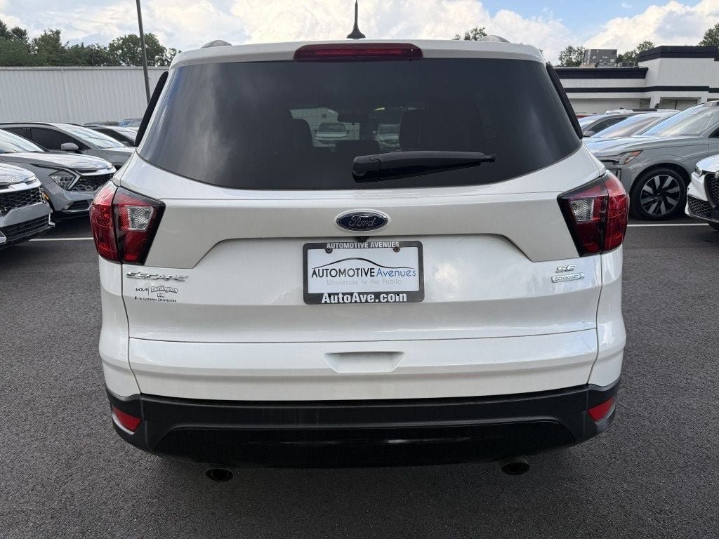 Used 2019 Ford Escape SE FWD image 5
