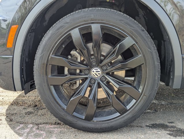 Used 2020 Volkswagen Tiguan SE R-Line image 9