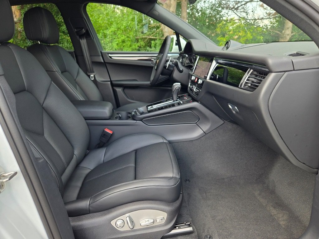 New 2026 Porsche Macan image 37