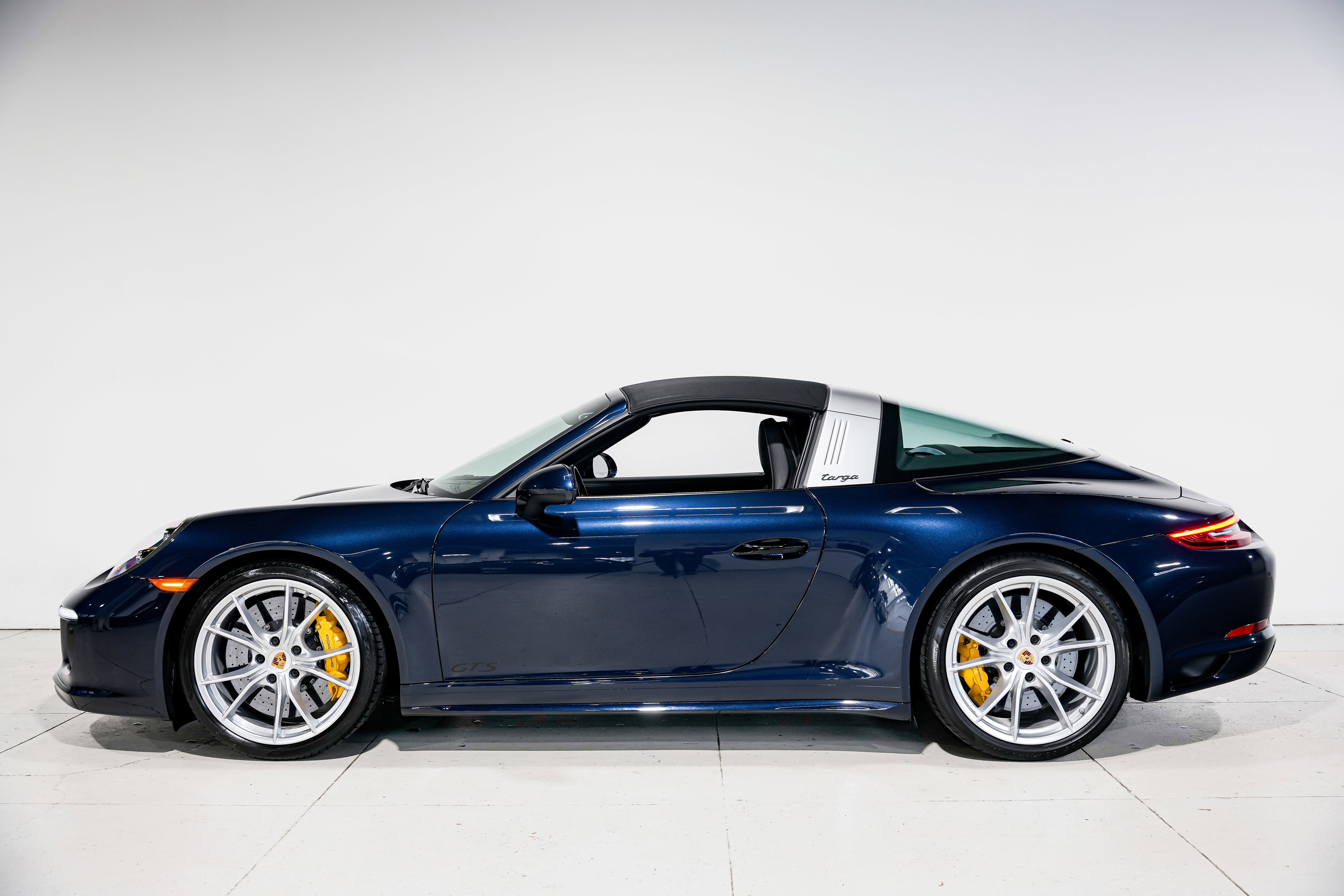 Used 2019 Porsche 911 Targa 4 GTS image 7