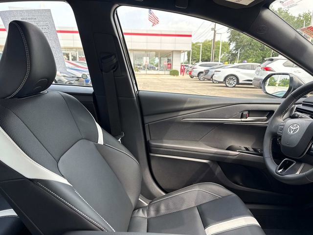 Used 2025 Toyota Camry SE FWD image 14