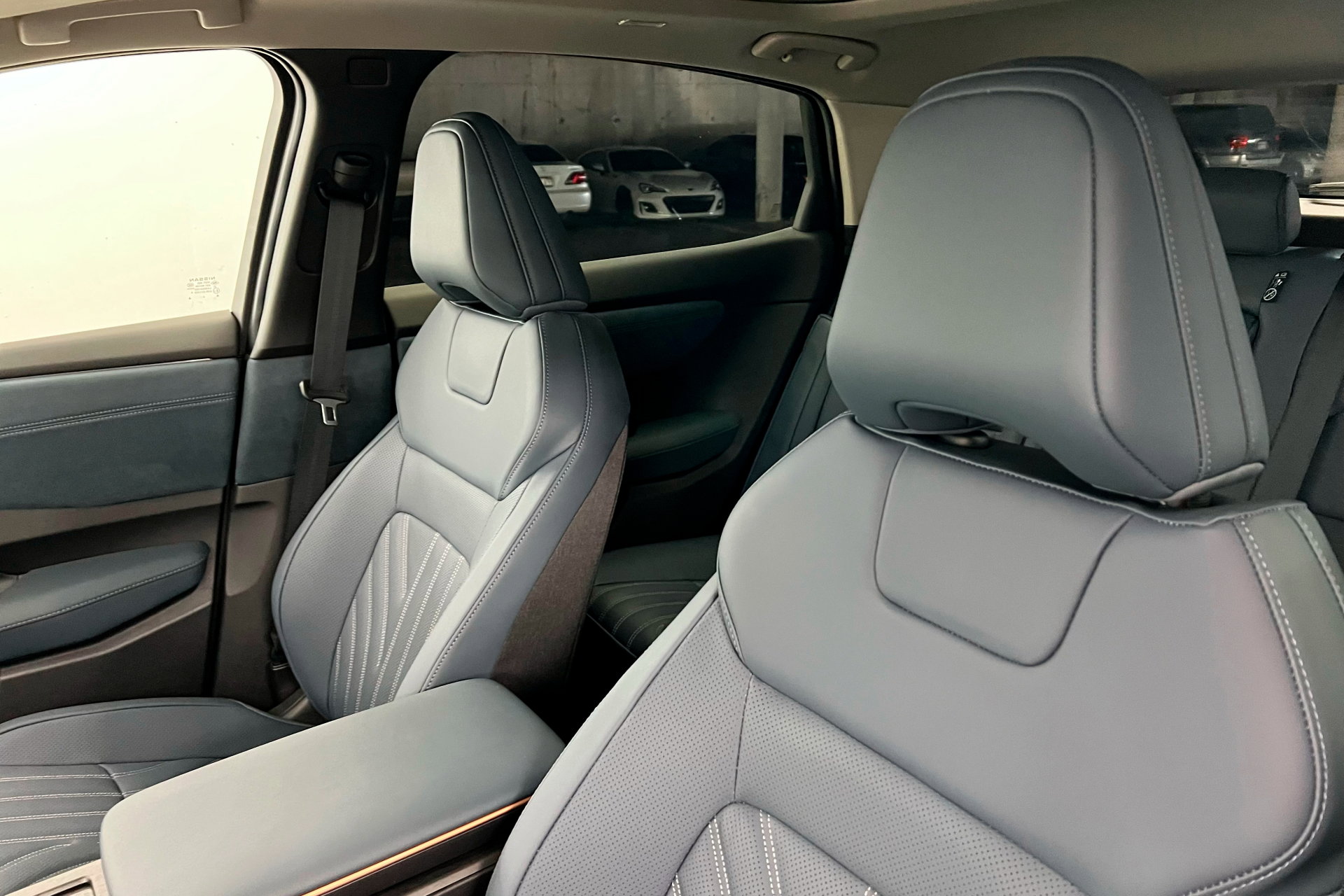 New 2025 Nissan Ariya Platinum image 16