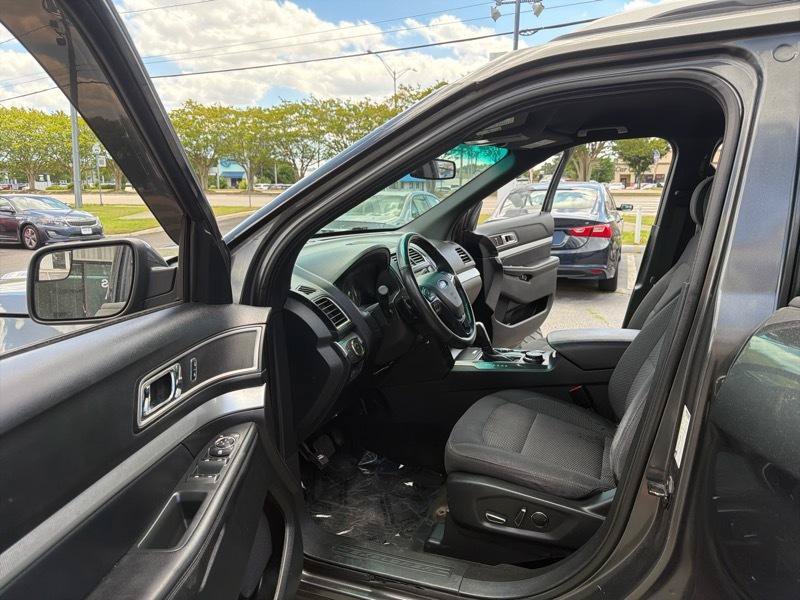 Used 2016 Ford Explorer XLT w/ Equipment Group 201A AWD/4WD image 14