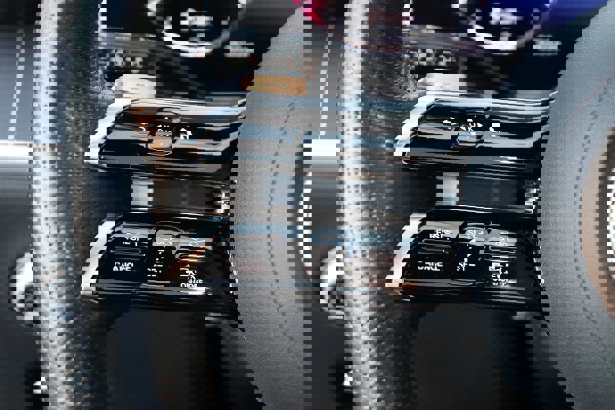 Used 2024 Mercedes-Benz GLC 300 4MATIC w/ AMG Line image 16