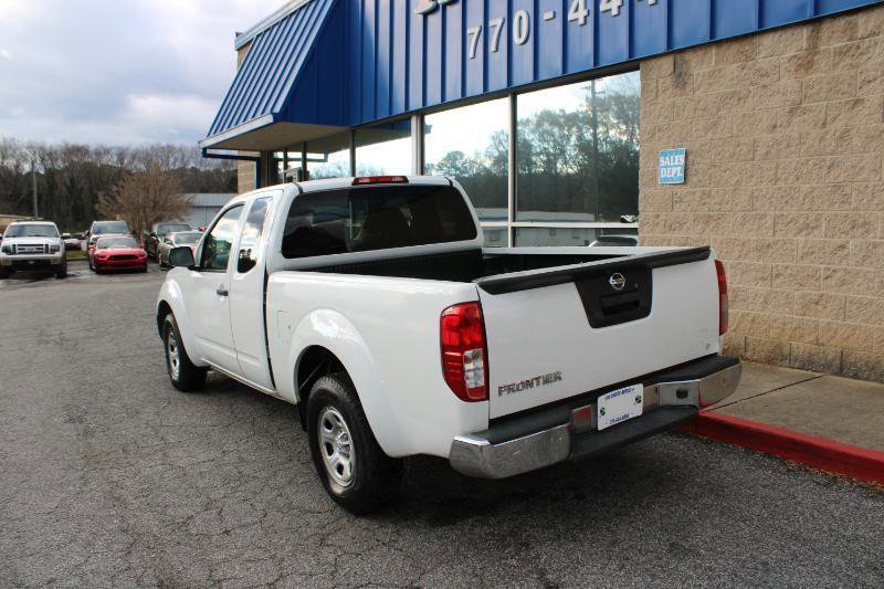 Used 2015 Nissan Frontier S image 6