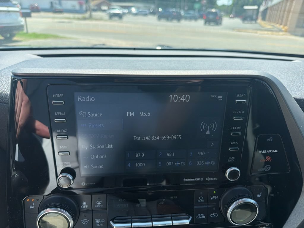 Used 2021 Toyota Highlander XLE FWD image 17