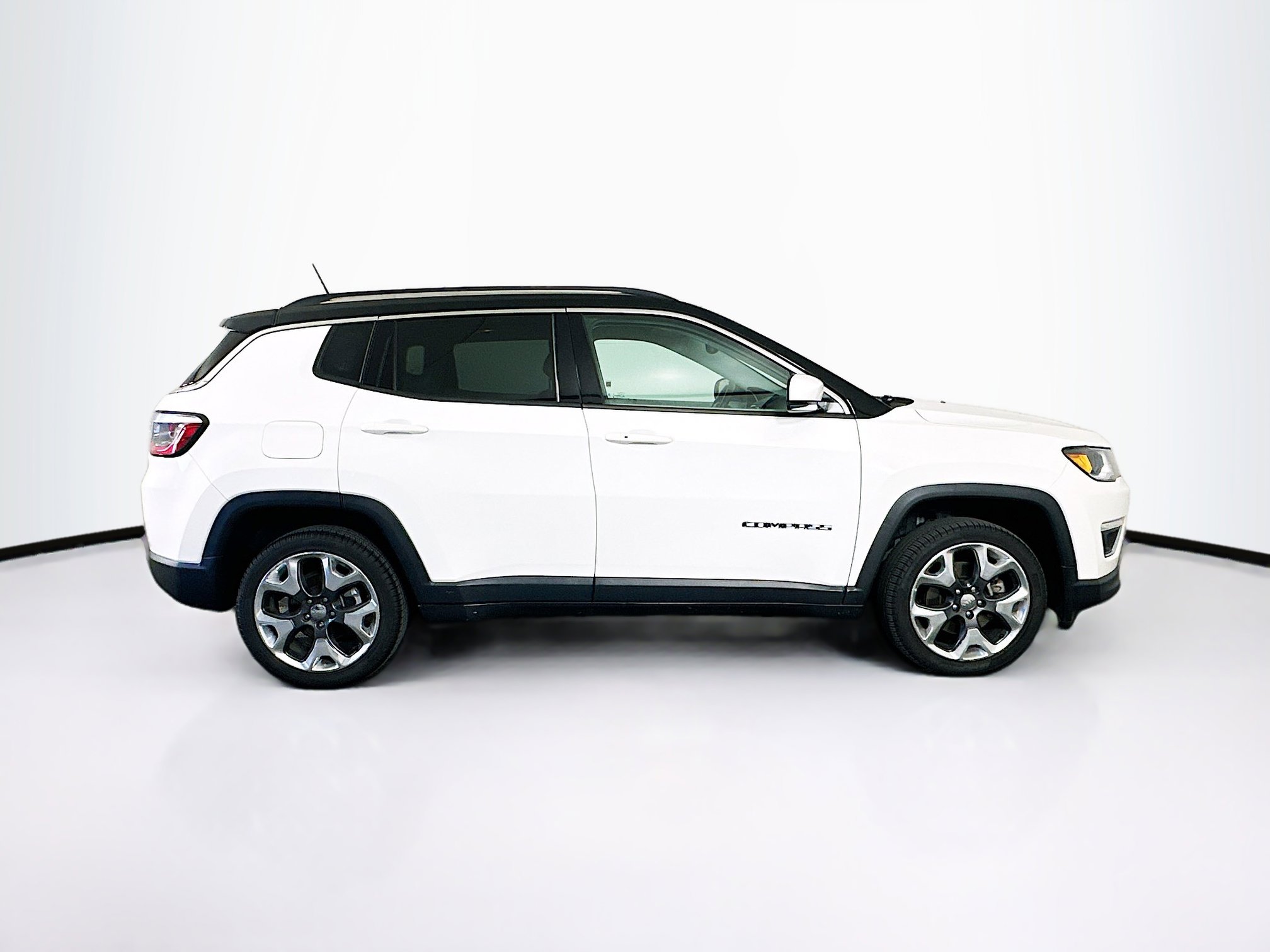 Used 2018 Jeep Compass Limited w/ Navigation Group FWD image 10