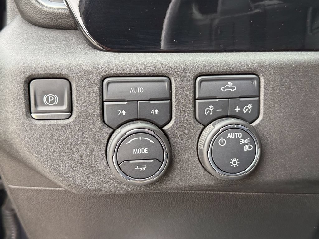 Used 2023 Chevrolet Silverado 1500 LT AWD/4WD image 23