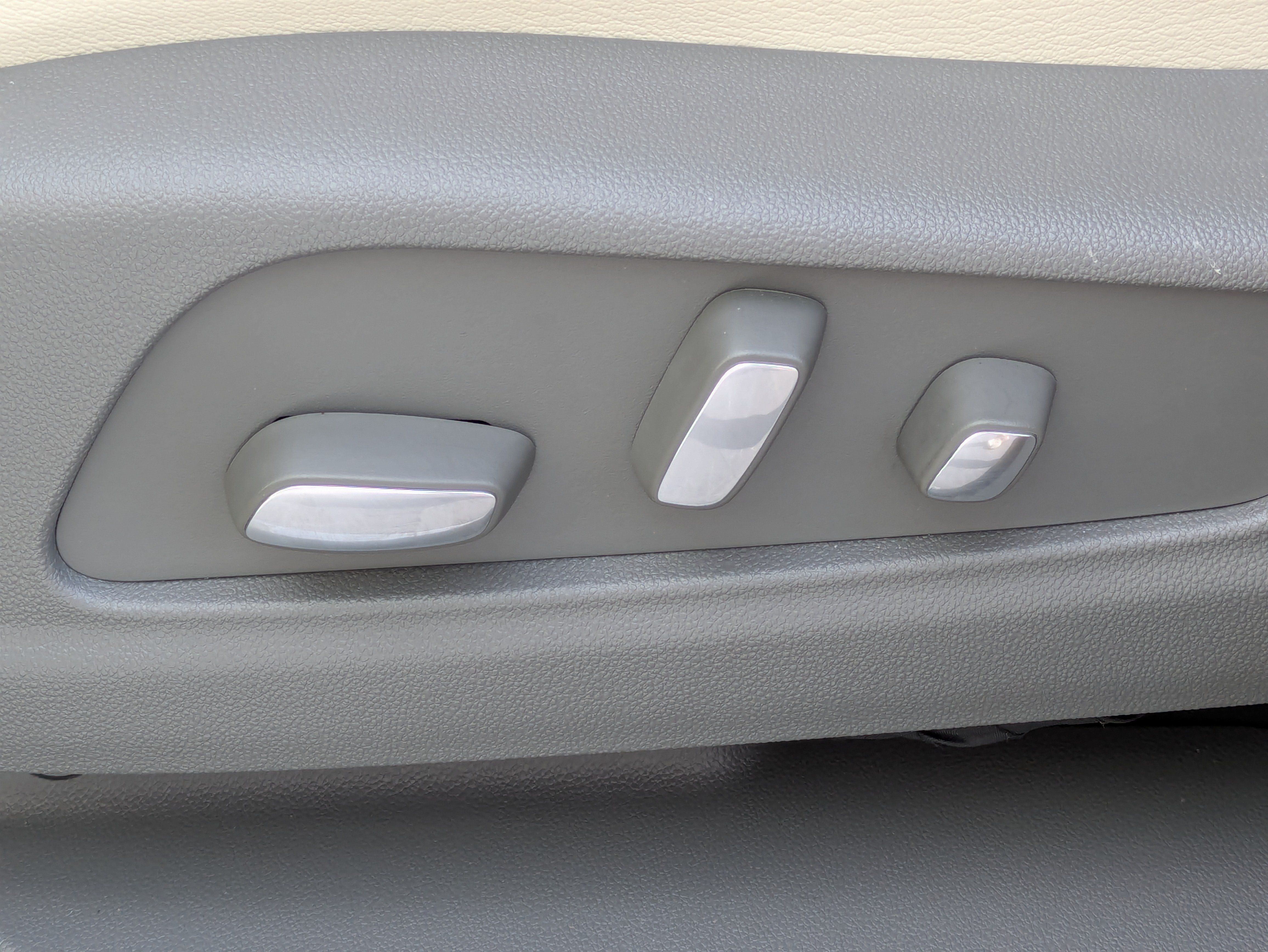 Certified 2025 Cadillac XT6 Premium Luxury w/ Technology Package AWD/4WD image 19