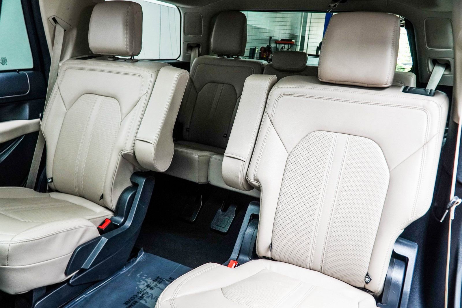 Used 2024 Ford Expedition Limited AWD/4WD image 38