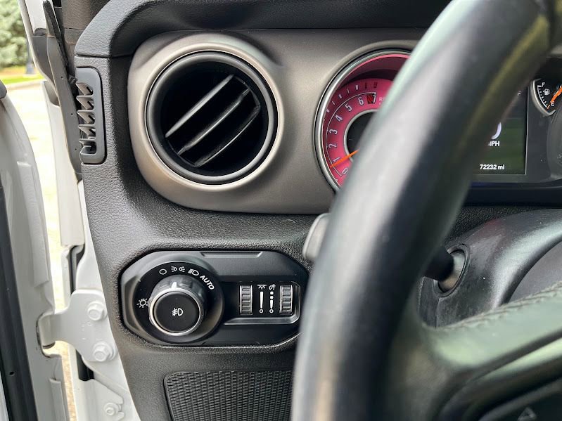 Used 2019 Jeep Wrangler Sport image 10
