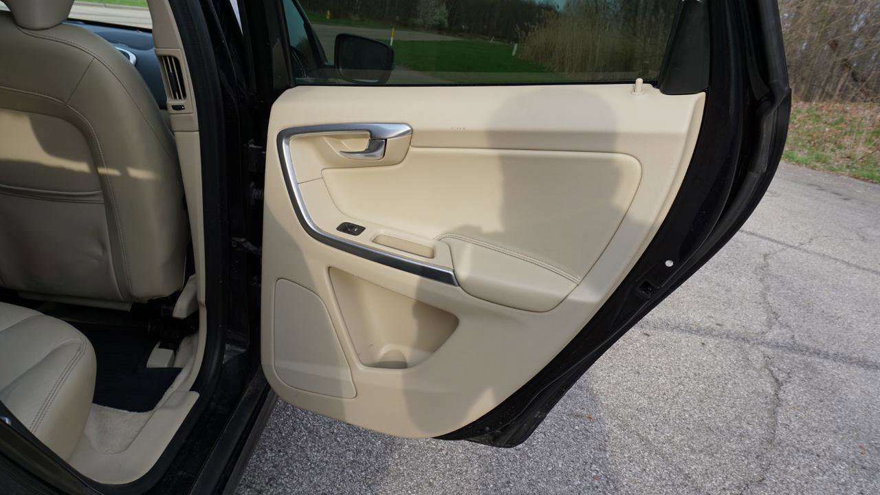 Used 2015 Volvo XC60 T5 Platinum AWD/4WD image 26