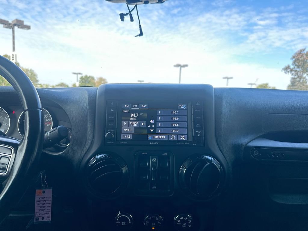 Used 2017 Jeep Wrangler Unlimited Rubicon image 32