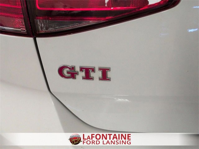 Used 2016 Volkswagen Golf S image 11