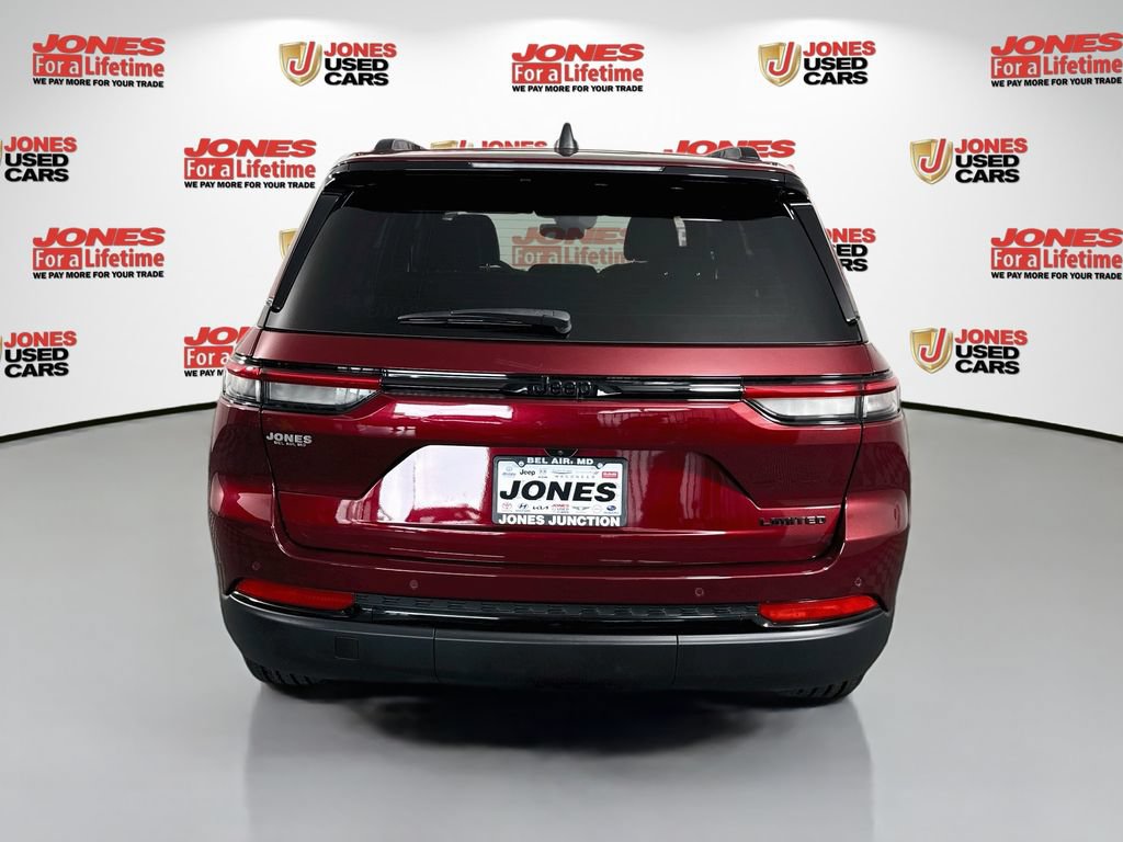 Used 2024 Jeep Grand Cherokee Limited w/ Black Appearance Package RWD image 15