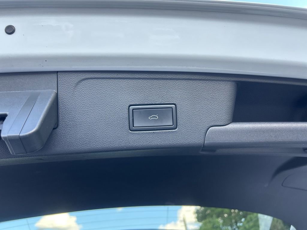 Used 2024 Volkswagen Atlas Cross Sport SE image 33