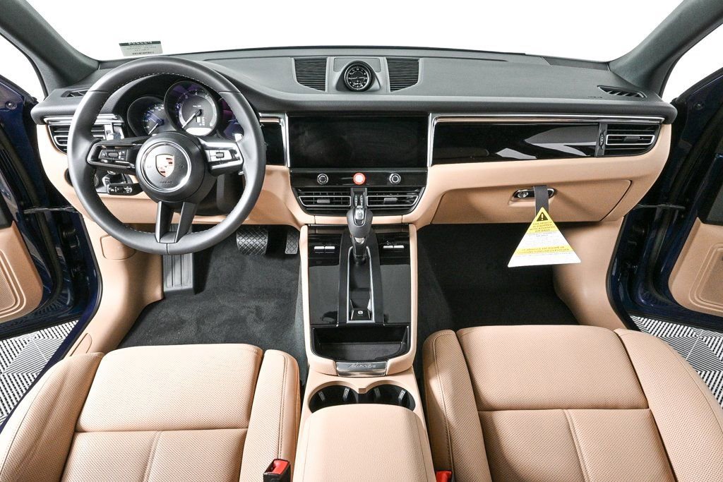 Certified 2026 Porsche Macan image 20