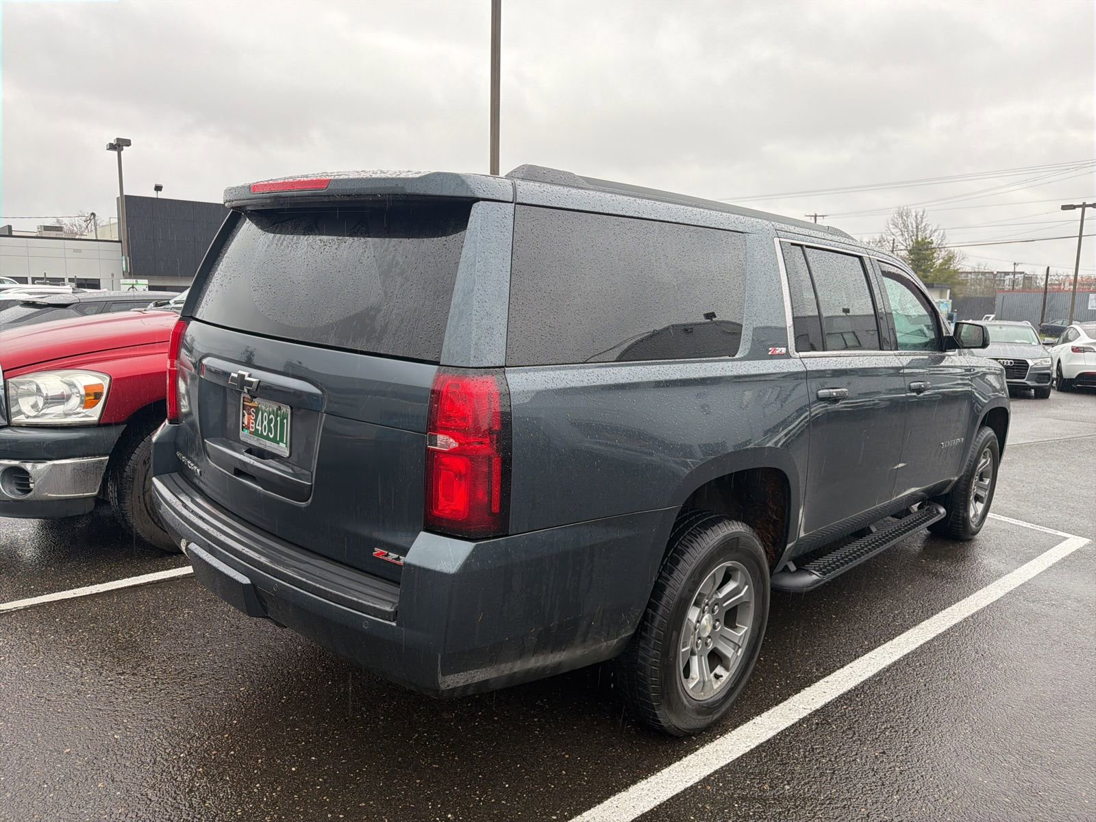 Used 2020 Chevrolet Suburban LT w/ Luxury Package image 3