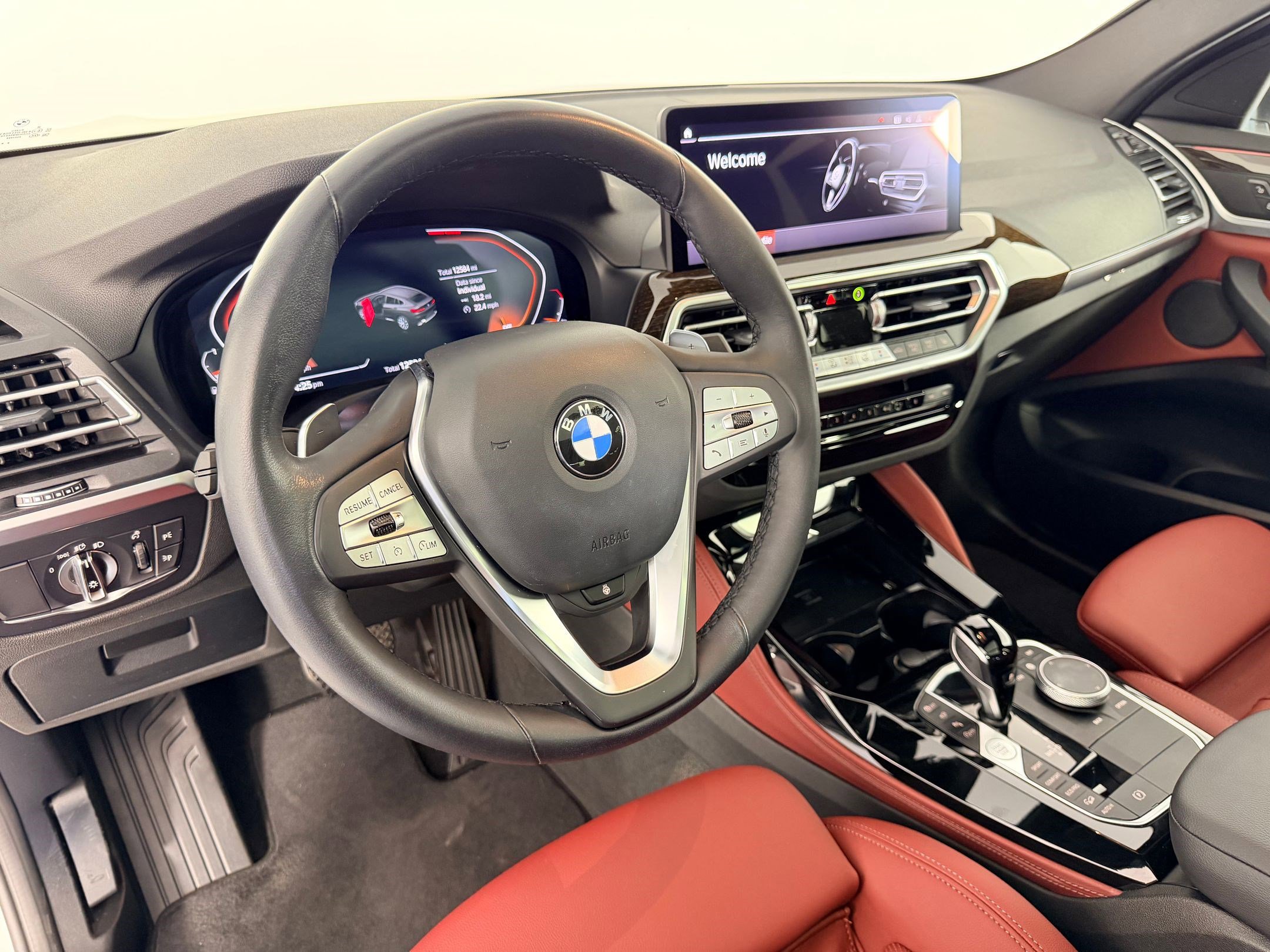 Certified 2025 BMW X4 xDrive30i AWD/4WD image 4