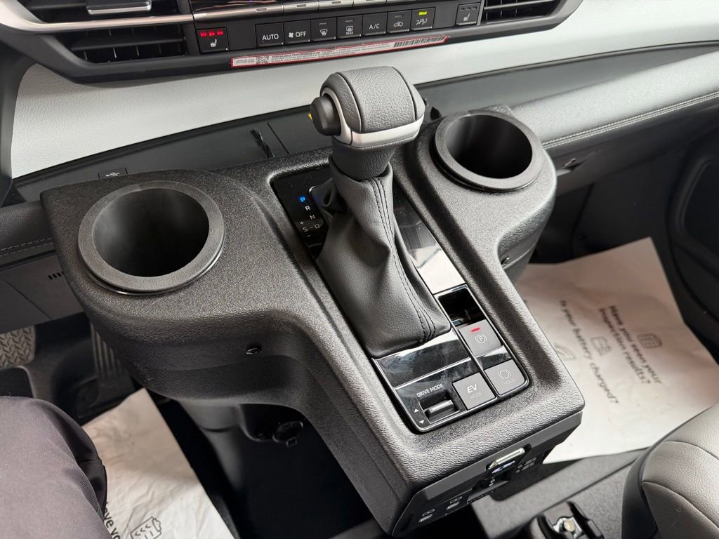 Used 2026 Toyota Sienna XLE FWD image 16