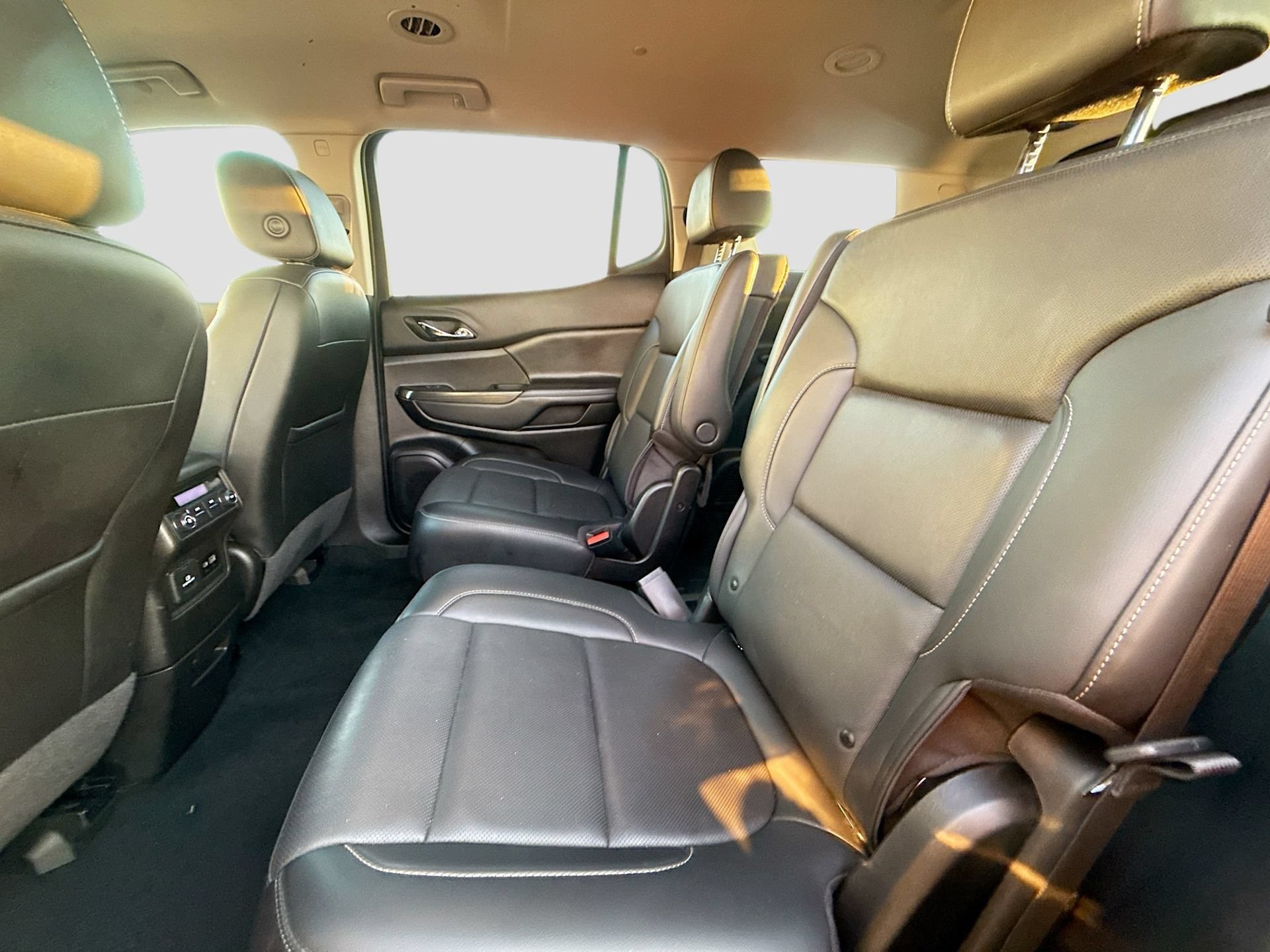Used 2023 GMC Acadia SLT AWD/4WD image 25