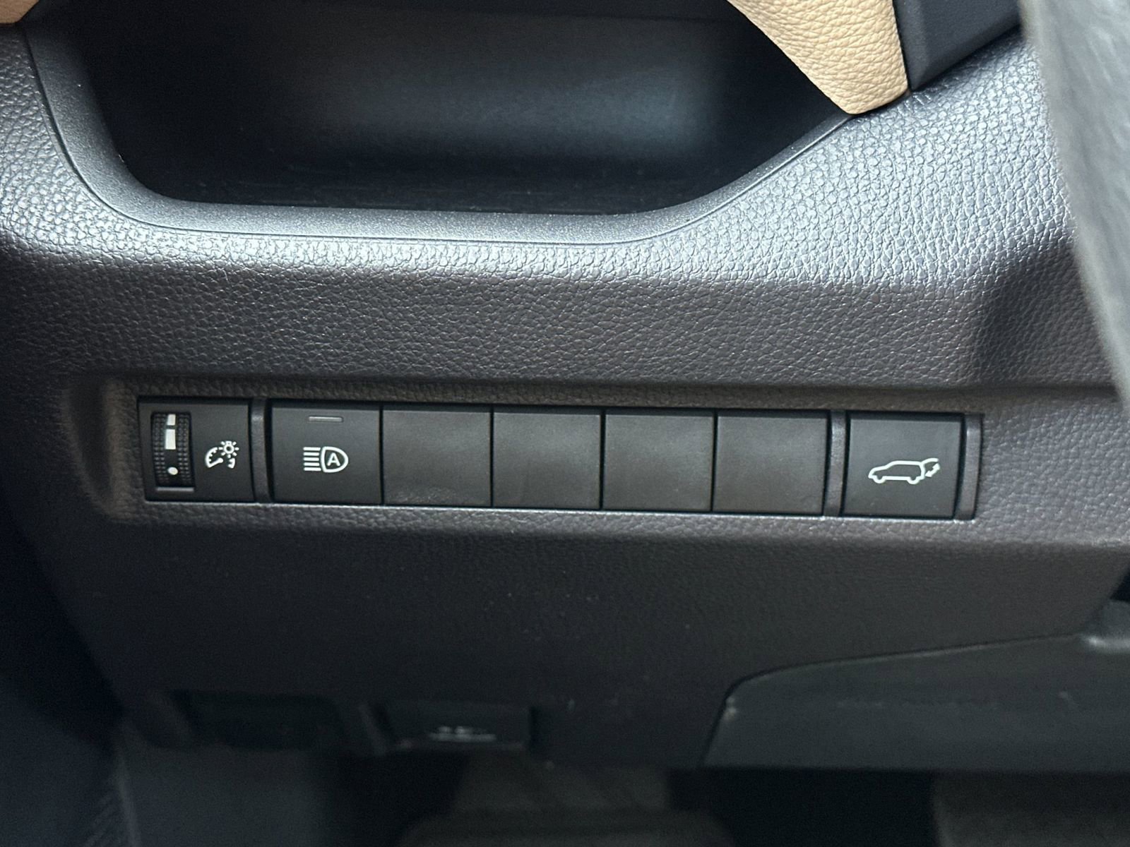 Used 2025 Toyota RAV4 XLE w/ Convenience Package AWD/4WD image 30