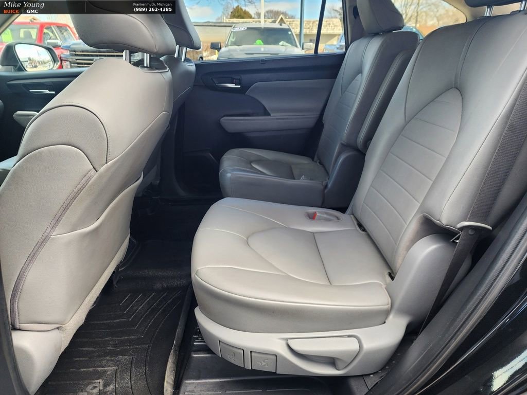 Used 2020 Toyota Highlander XLE image 12