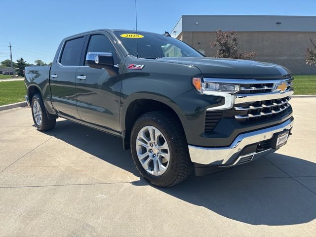 Used 2025 Chevrolet Silverado 1500 LTZ w/ LTZ Premium Package AWD/4WD image 31