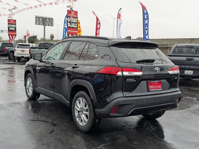 Used 2025 Toyota Corolla Cross LE image 11