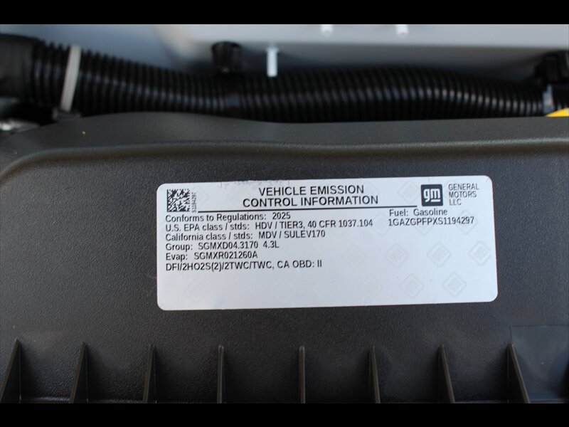 Used 2025 Chevrolet Express 3500 LT w/ LT Preferred Equipment Group RWD image 40