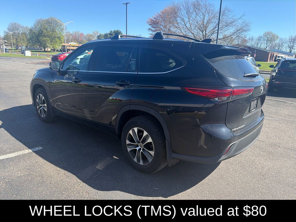 Used 2021 Toyota Highlander XLE AWD/4WD image 5