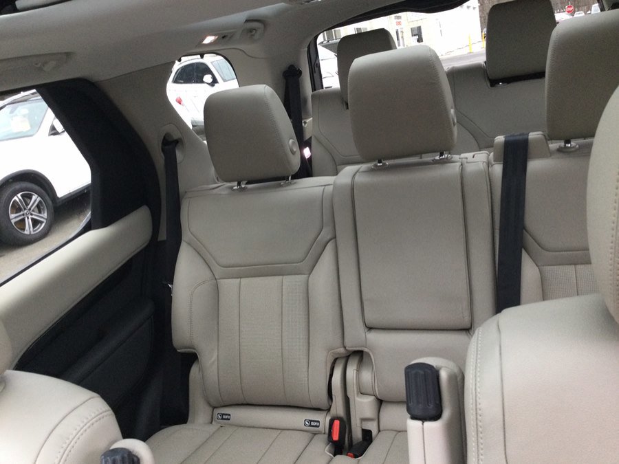 Used 2018 Land Rover Discovery SE image 38