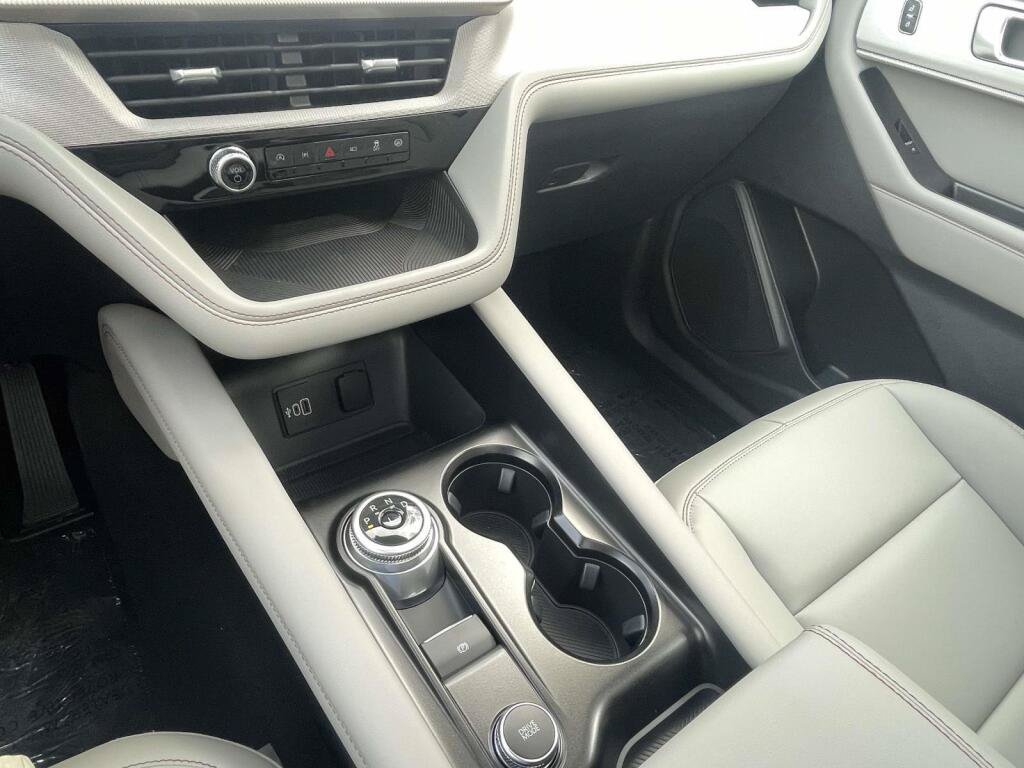 New 2026 Ford Explorer Active w/ Active Comfort Package AWD/4WD image 29