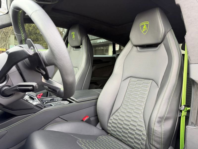Used 2022 Lamborghini Urus AWD/4WD image 10