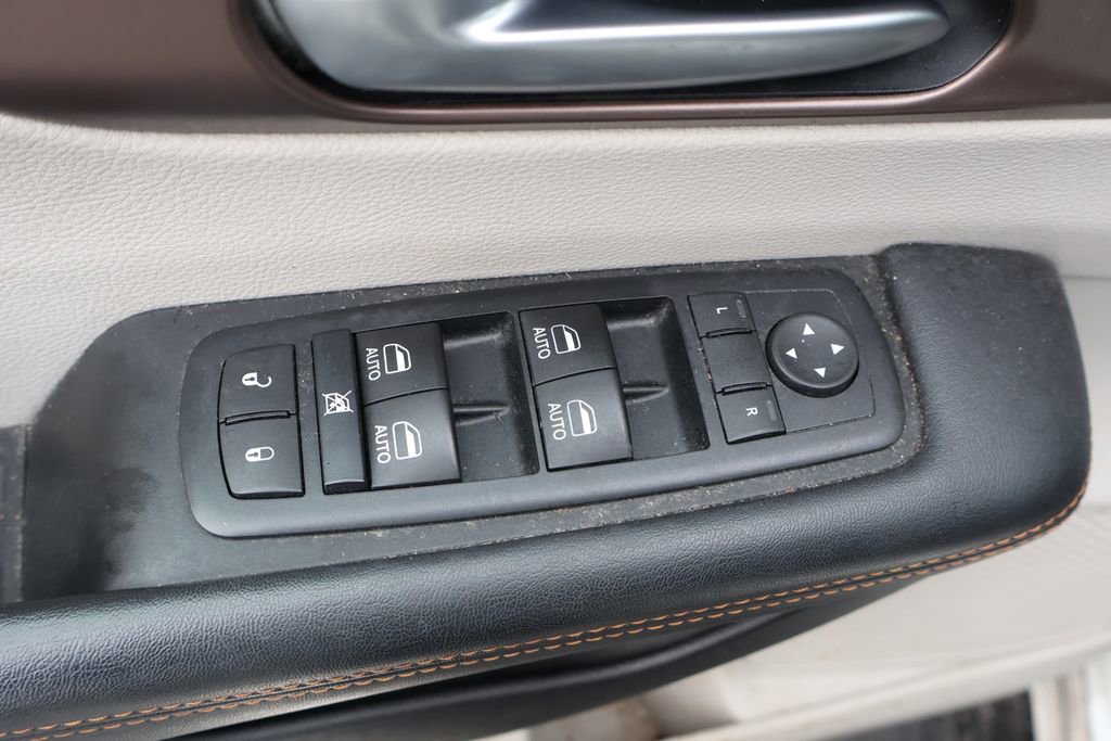 Used 2017 Chrysler Pacifica Touring-L Plus w/ Tire & Wheel Group image 15