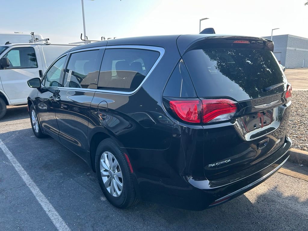 Used 2019 Chrysler Pacifica Touring Plus w/ Advanced Safetytec Group FWD image 4