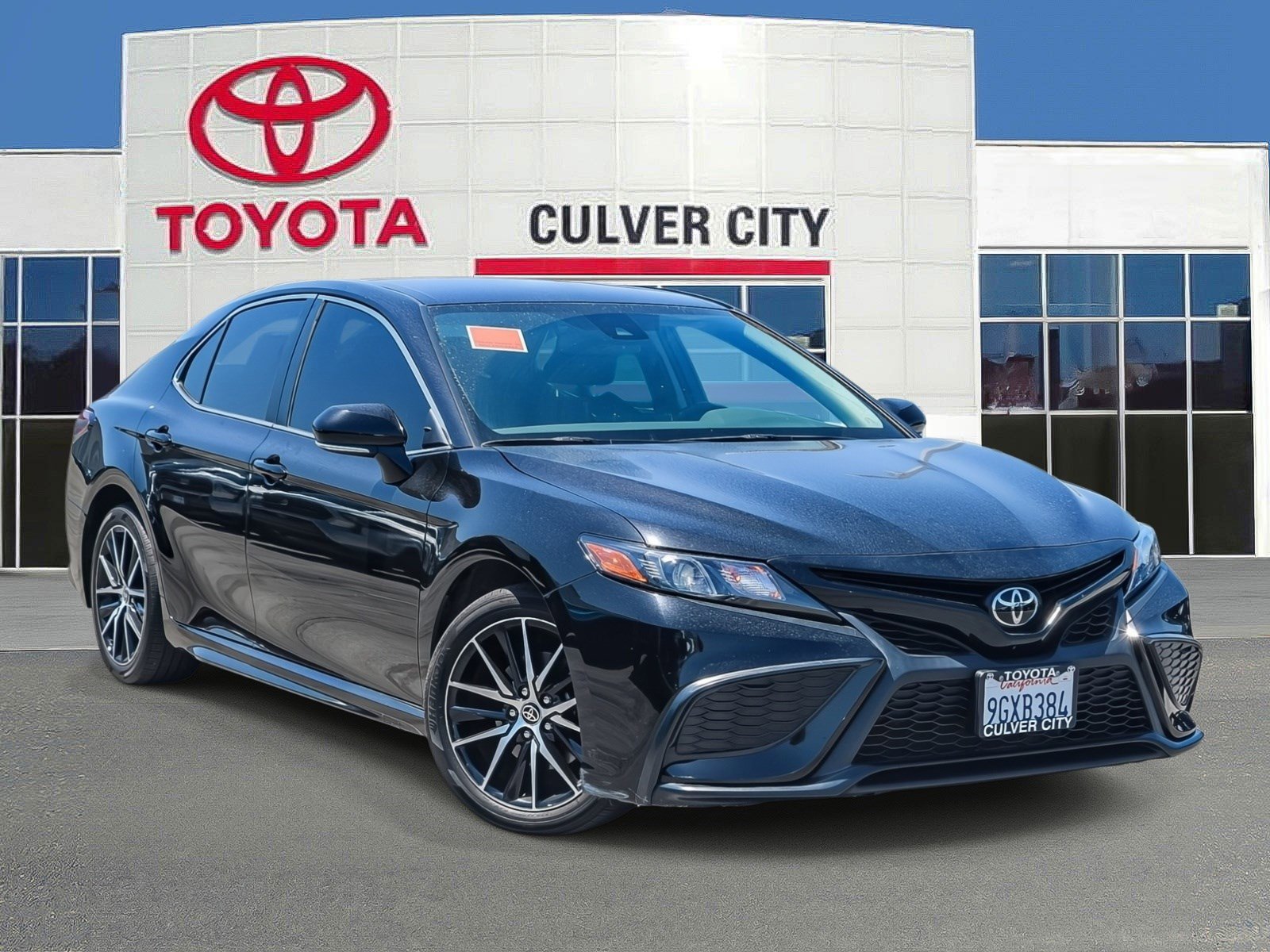 Certified 2023 Toyota Camry SE w/ Convenience Package FWD image 1