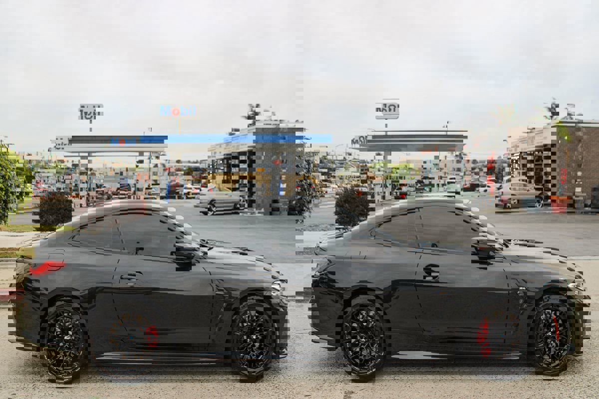 Used 2024 BMW M4 Coupe w/ Executive Package image 6