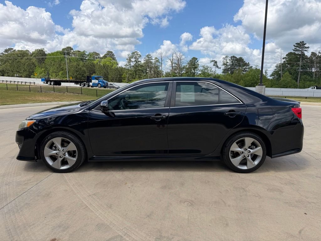 Used 2012 Toyota Camry SE image 2