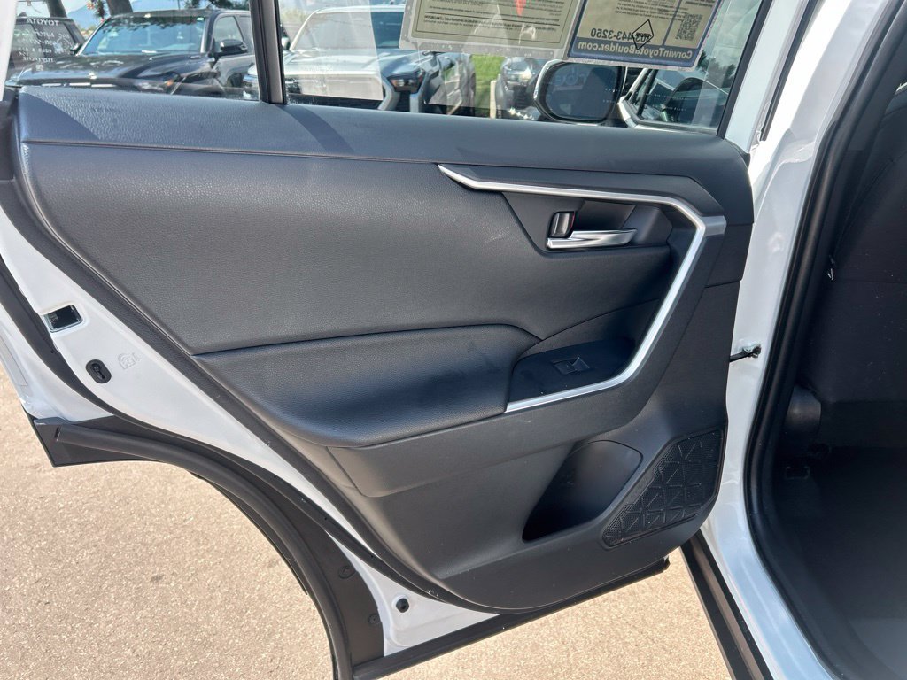 Used 2025 Toyota RAV4 SE AWD/4WD image 18