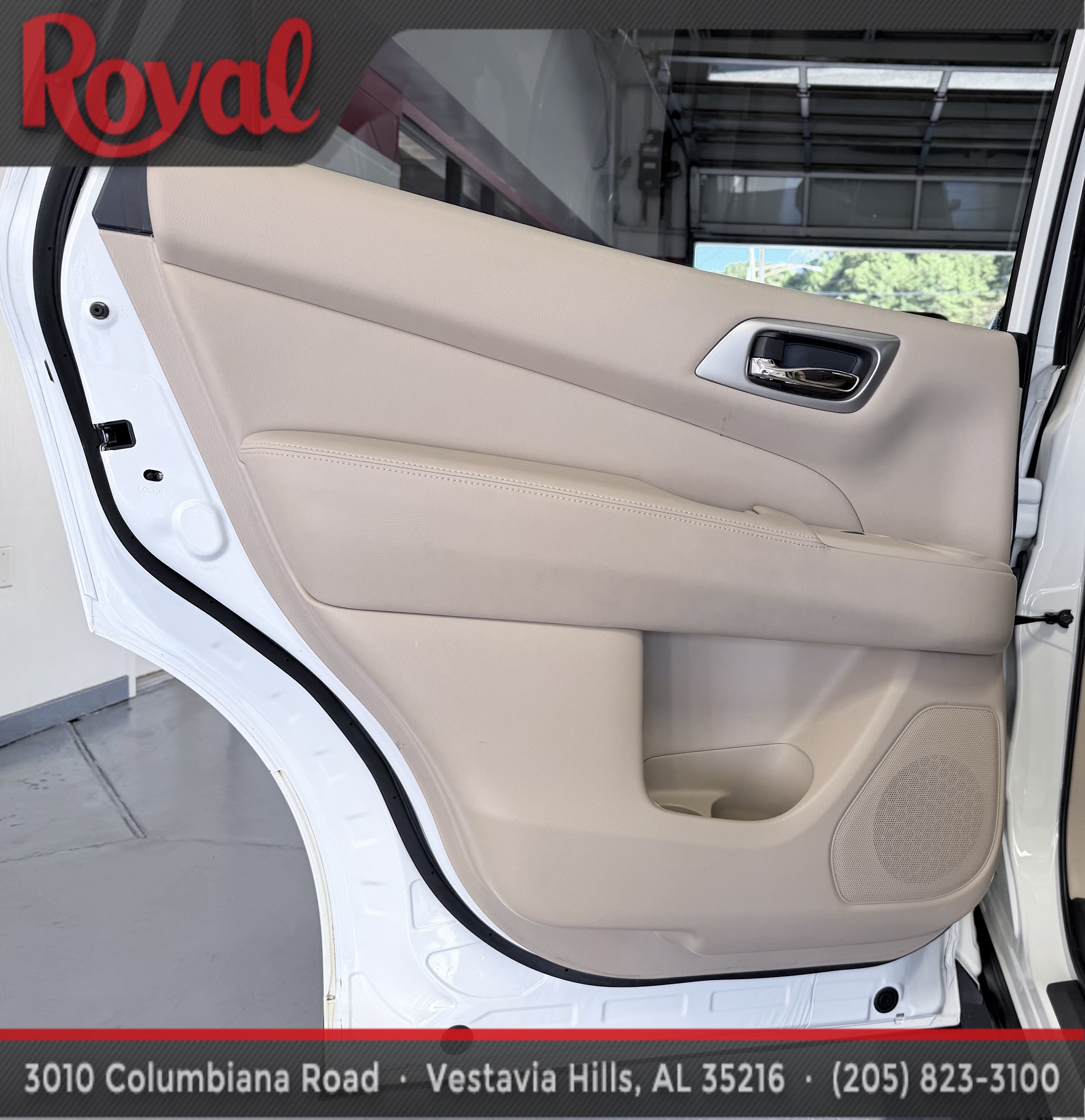 Used 2017 Nissan Pathfinder Platinum w/ Family Entertainment Package FWD image 15