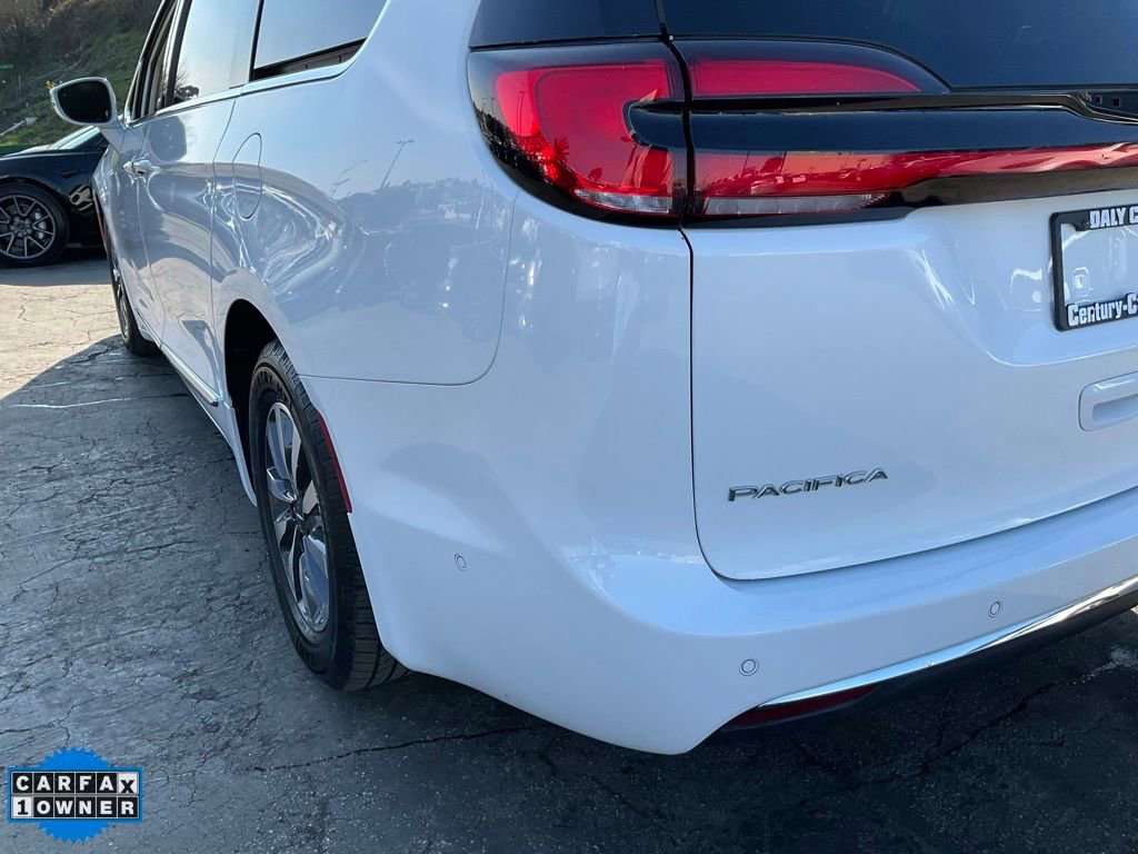 Used 2022 Chrysler Pacifica Limited w/ Uconnect Theater Family Group image 92