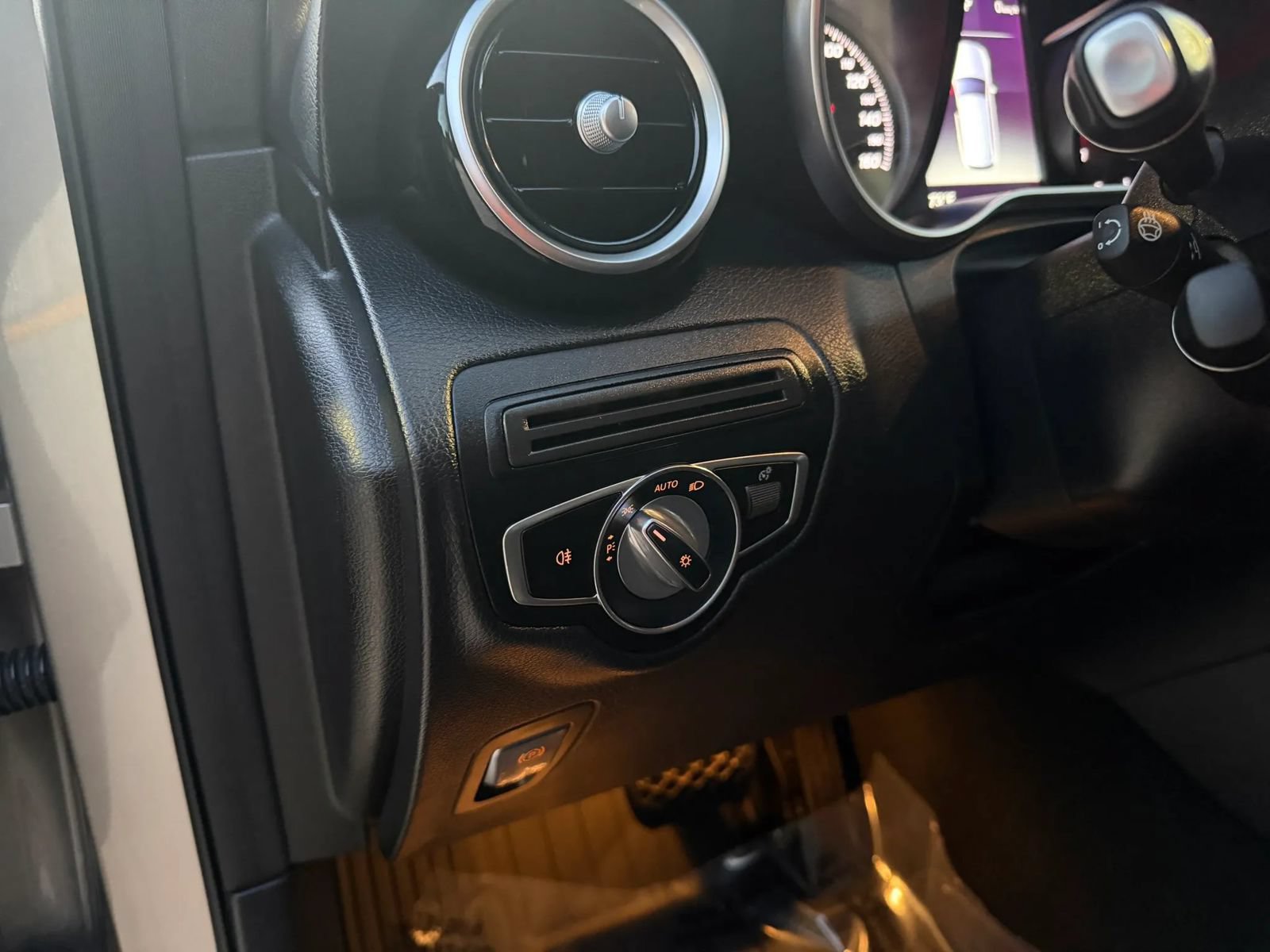 Used 2019 Mercedes-Benz GLC 300 4MATIC image 48