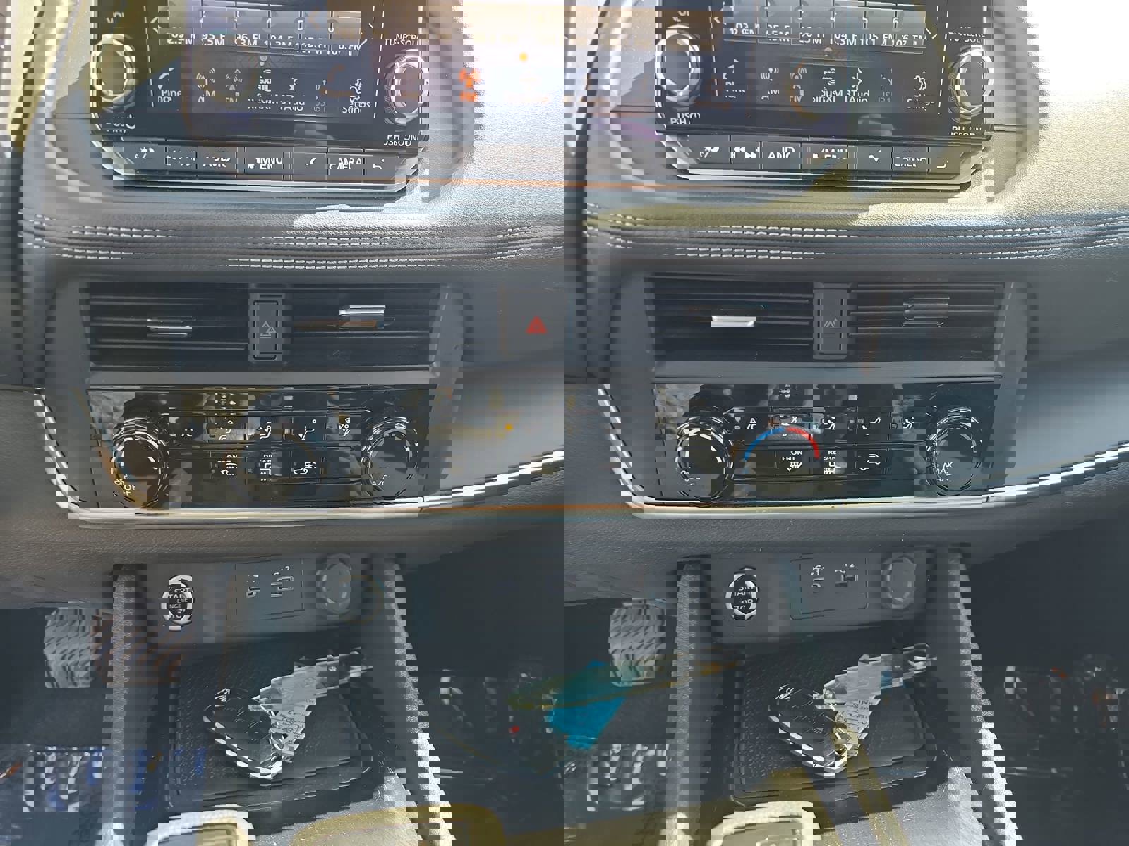 Used 2023 Nissan Rogue S image 23