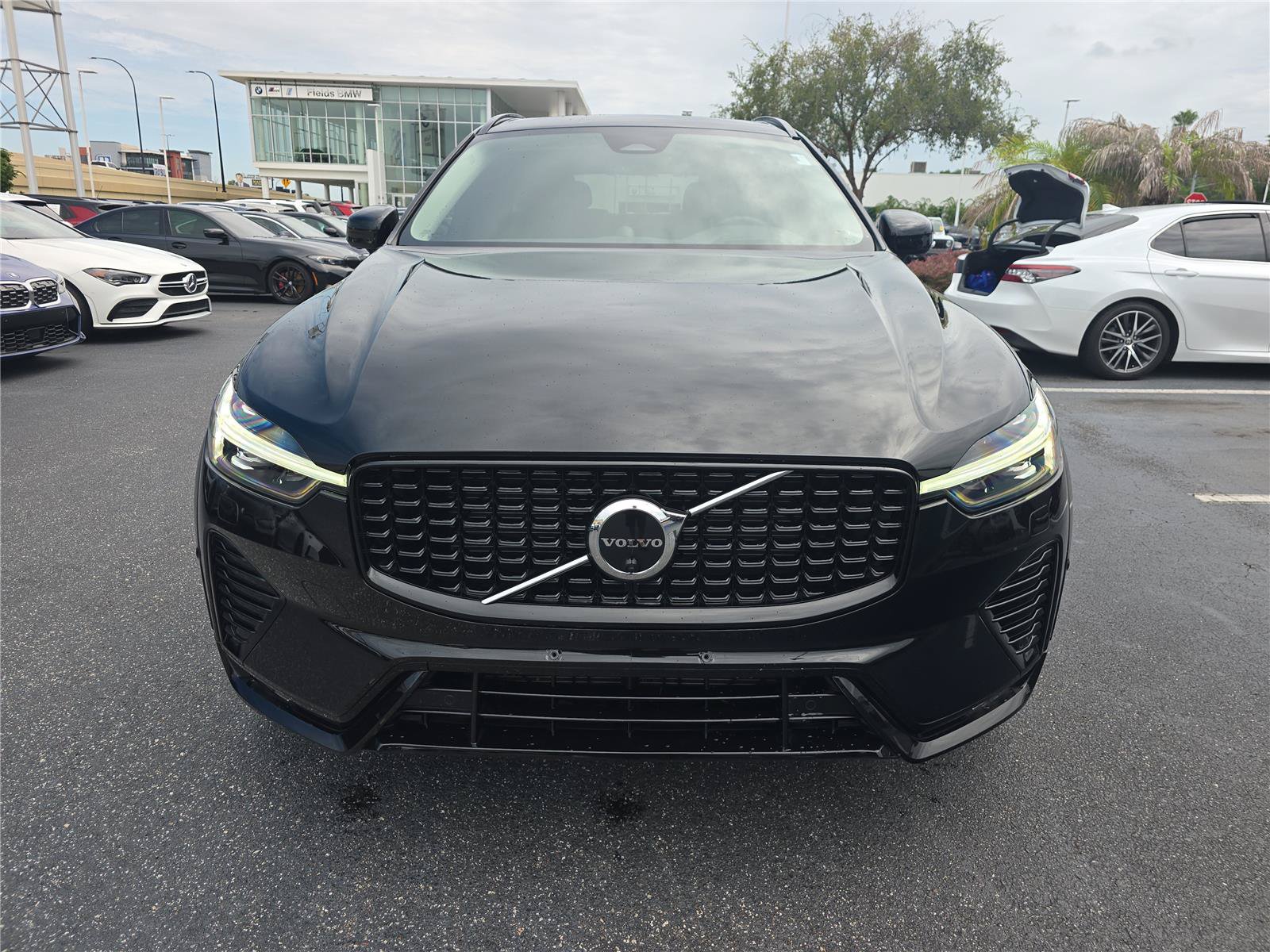 Used 2023 Volvo XC60 B6 Ultimate AWD/4WD image 2