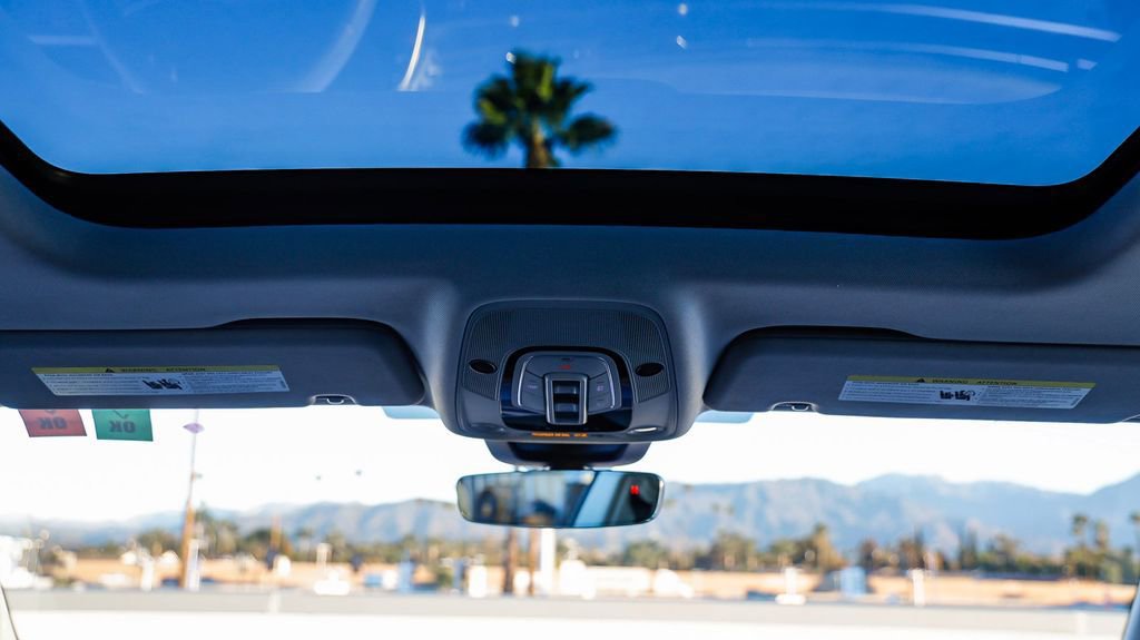 Used 2023 Audi Q8 Prestige w/ Prestige Package image 17