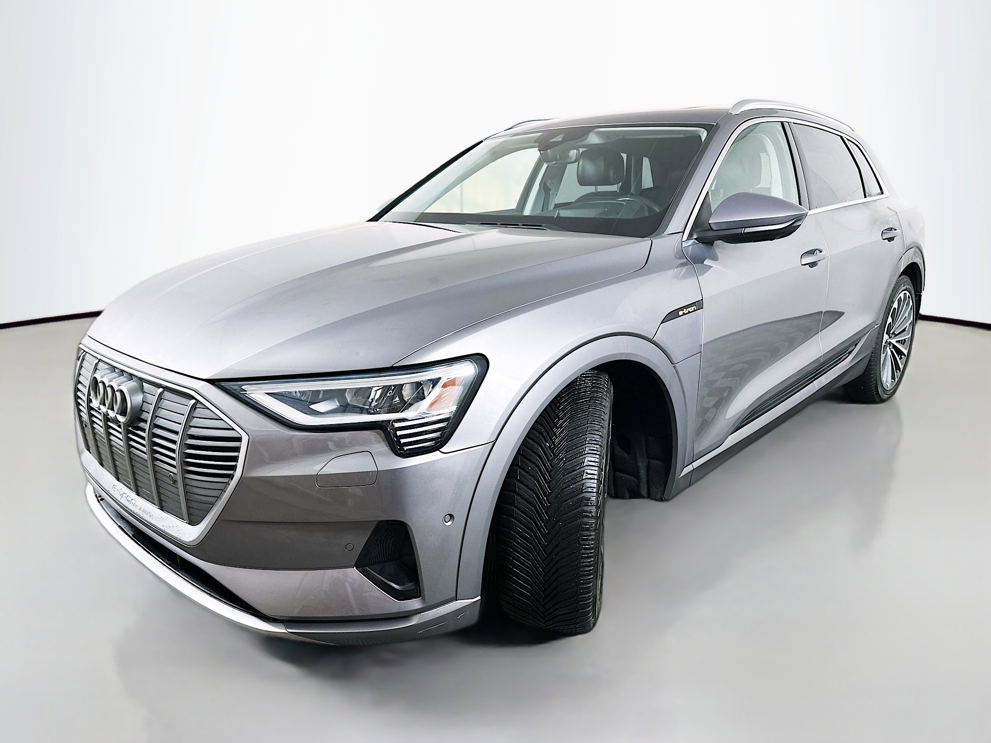 Used 2019 Audi e-tron Prestige w/ Prestige Package image 3