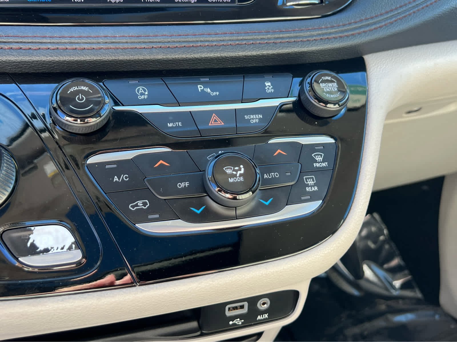 Used 2020 Chrysler Pacifica Limited image 33