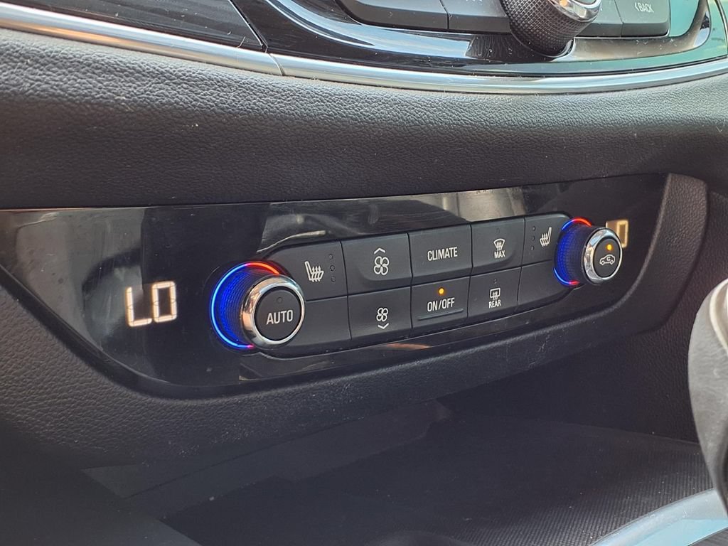 Used 2019 Buick Enclave Essence FWD image 27